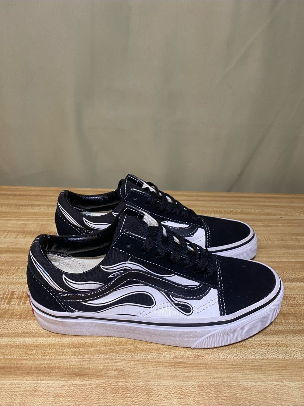 Vans Old School Flame skateboard sneakers Black and White Unisex Mens 4/WMNS 5.5